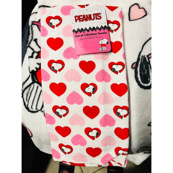 Snoopy super soft 50 by 70s plush throw valentines bundle/lot two kitchen towels - Picture 4 of 10